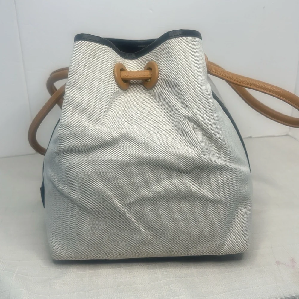 VASIC New York Canvas Bucket Bag